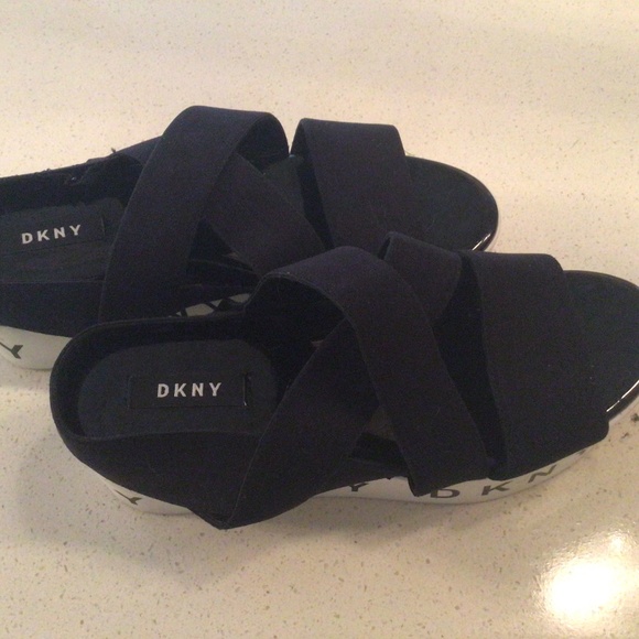 💥 DKNY PLATFORM SANDALS - Picture 2 of 4